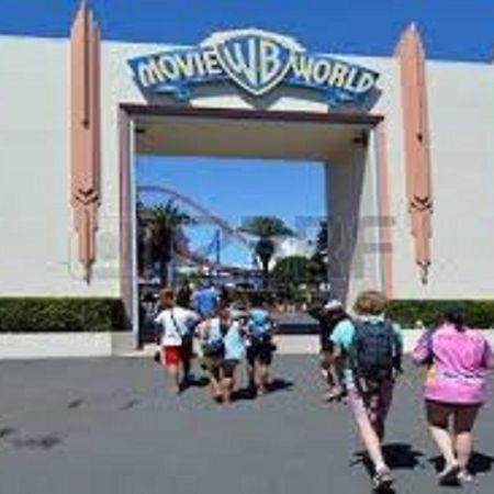 Gold Coast Theme Park Family Villa Exterior photo